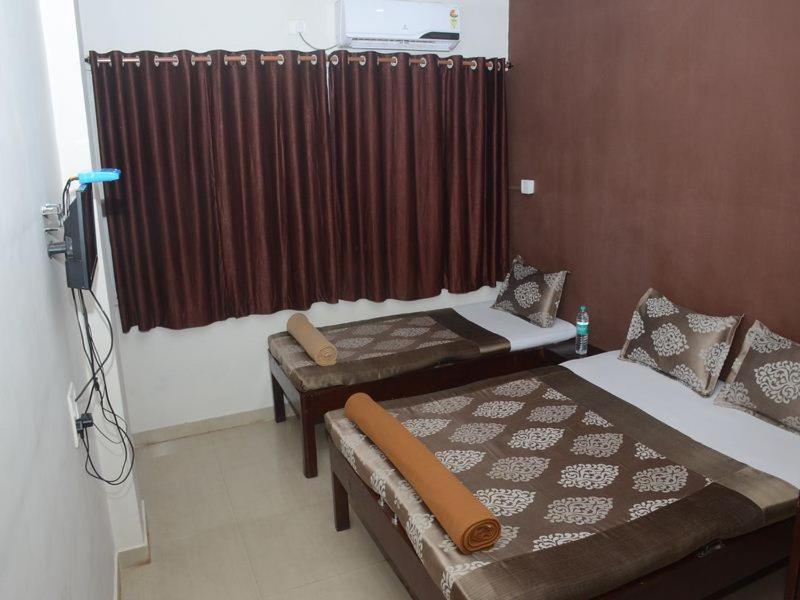 Nilraj Lodge Ratnāgiri Exterior foto